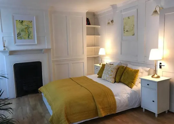 Authentic 3 Bed Historic House Soho, London