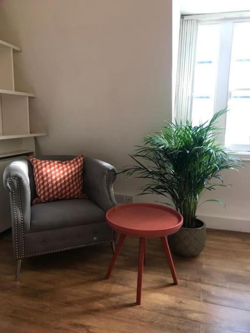 Authentic 3 Bed Historic House Soho, Apartment London