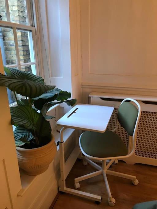 Апартаменты Authentic 3 Bed Historic House Soho,